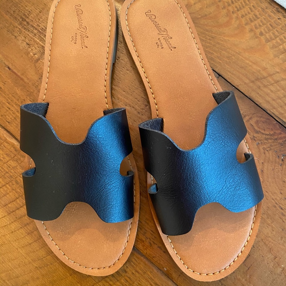 Universal Thread Black Slides size 7